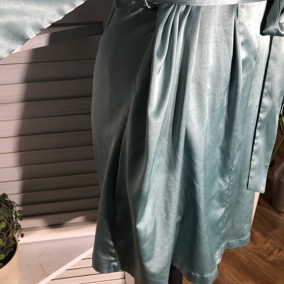 Victoria’s Secret Slip Robe Short Sleeves Side Pockets Belted Satin Aqua sz S/M - Picture 7 of 11